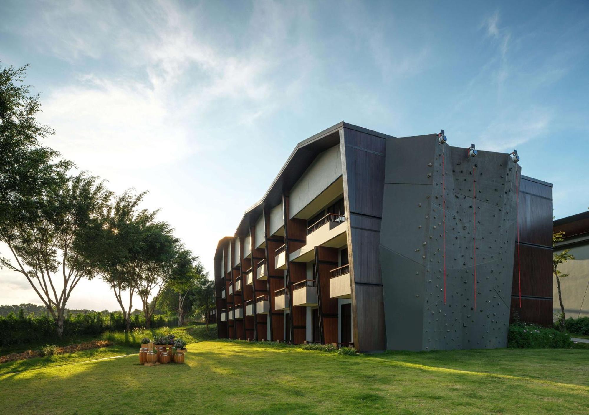 dusitD2 Khao Yai Hotel Mu Si Bagian luar foto